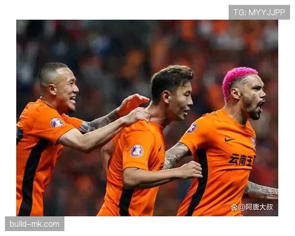 球队实况转播:激战正酣!关键瞬间解析与球员高光表现 球队实况转播:激战正酣!关键瞬间解析与球员高光表现