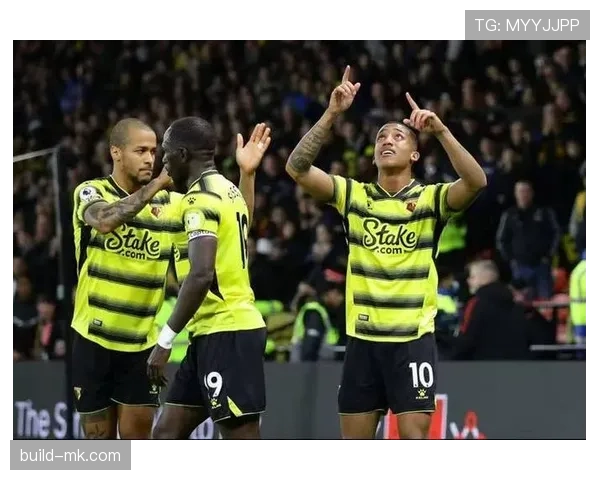 米德尔斯堡球迷热情助威,球队状态回暖剑指胜利 米德尔斯堡球迷热情助威,球队状态回暖剑指胜利