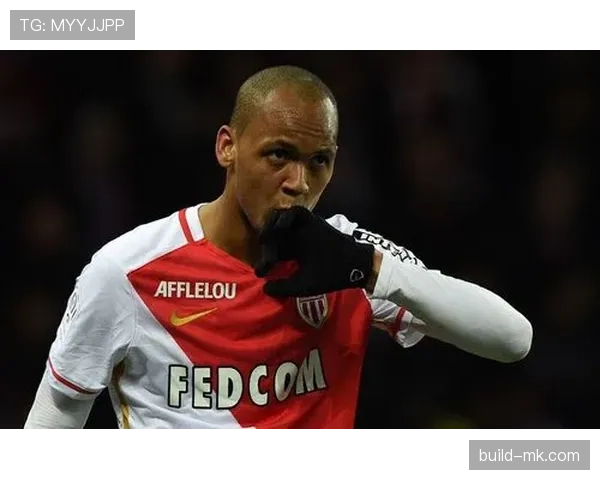 法比尼奥在球队重建中成为防线支柱，展现出中场屏障的关键作用。