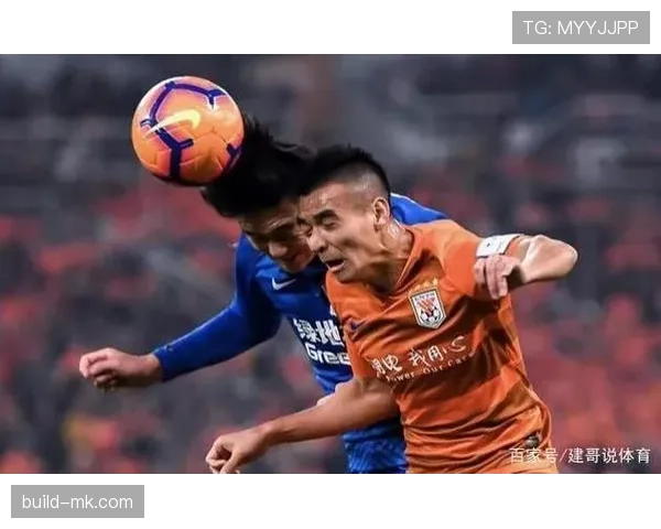 点球踢出后其他队员提前进入禁区，判罚规则详解