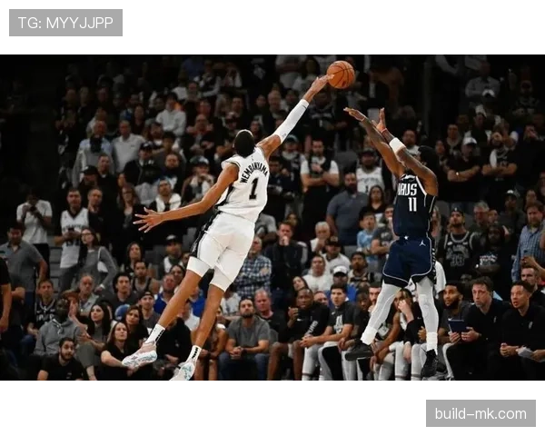 邓肯内线高效挡拆助马刺提升防守稳定性