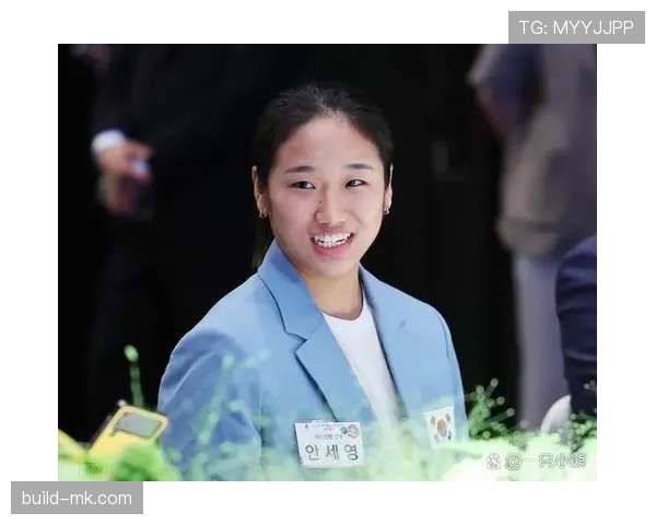 安洗莹比赛一套装备都带不起，沙发上看球还真有意思