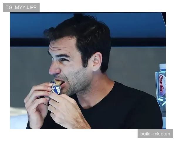 费德勒退役后每天喝三杯手冲咖啡，球拍换成了婴儿车